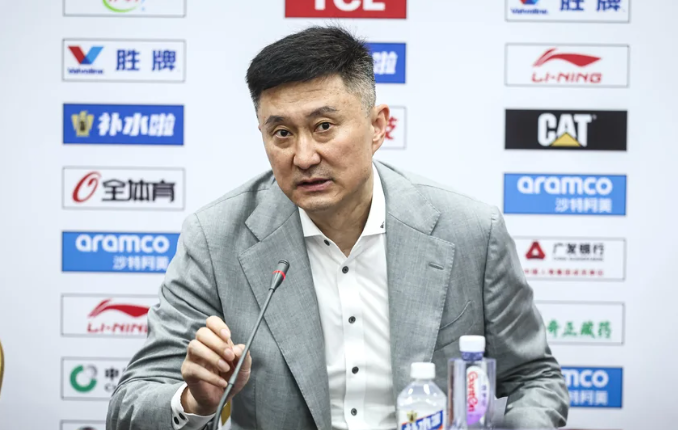 MK体育登录入口-赢一场就飘了？杜锋又玩阴阳怪气，采访暗戳赵睿周琦或内涵许利民